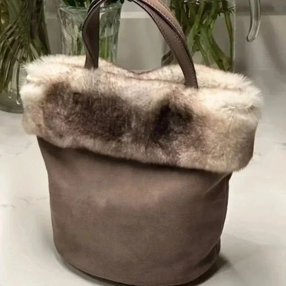 🧚🏻HOST PICK🧚🏻 Salvatore Ferragamo Suede Handbag Tote Fur Trimmed EUC - Picture 4 of 13